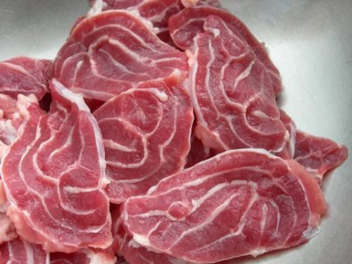 lõi bắp bò là phần cơ thịt nhỏ nằm sâu bên trong bắp chân bò, nổi bật với các đường gân đan xen đều đặn tạo nên vân hoa rất đẹp mắt.