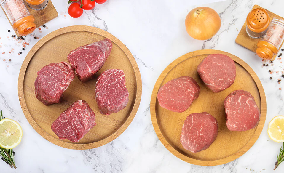 so sánh hai loại thịt bò thăn nội tươi sống được cắt khối tròn